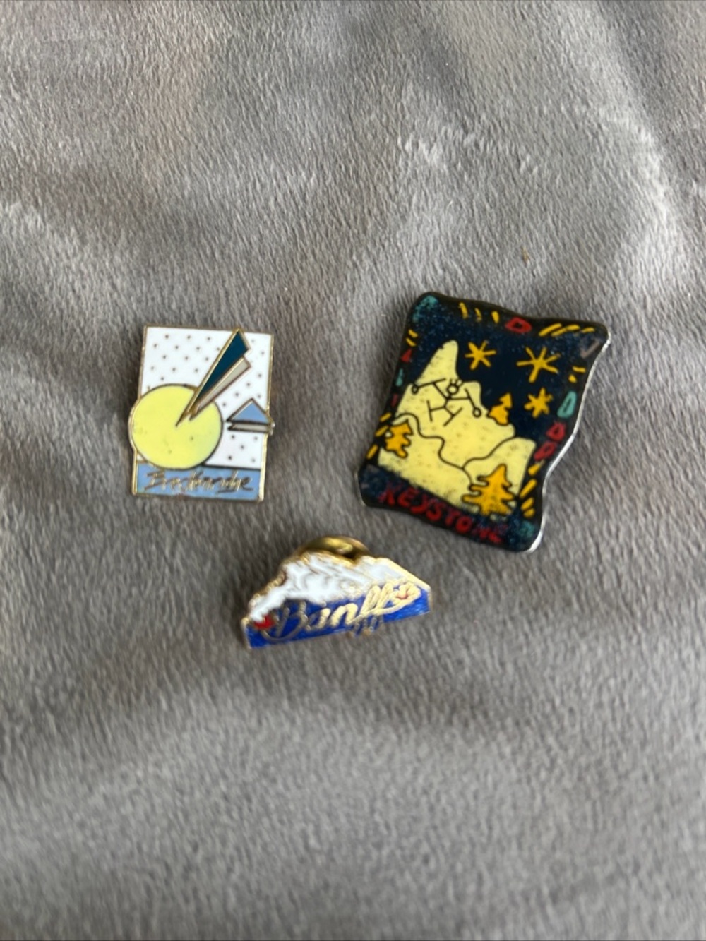 Vintage Lot Of 3  Ski Pins Enamel Keystone Banff Breckenridge Canada Colorado.